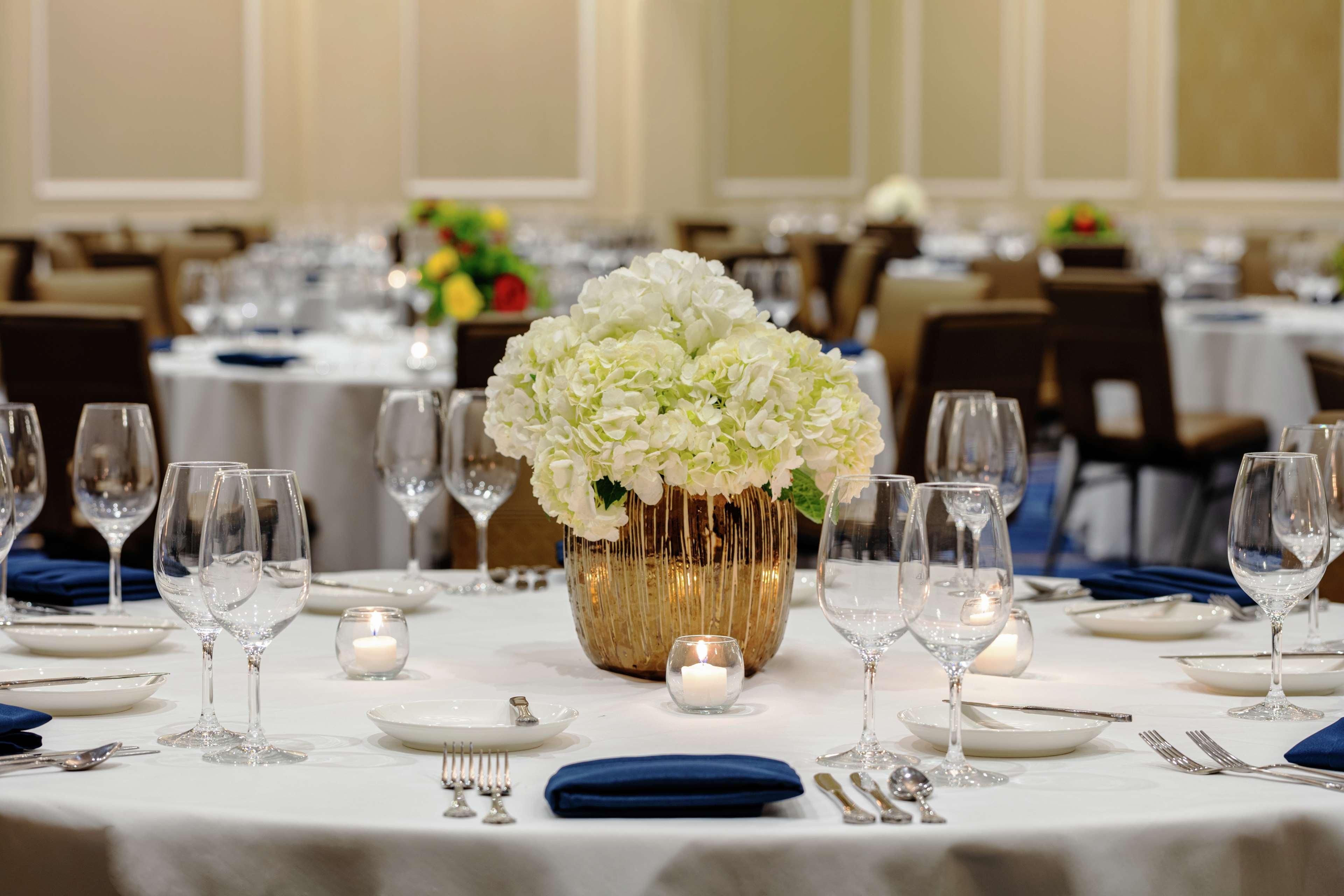 The Higgins Hotel New Orleans, Curio Collection By Hilton Exterior photo