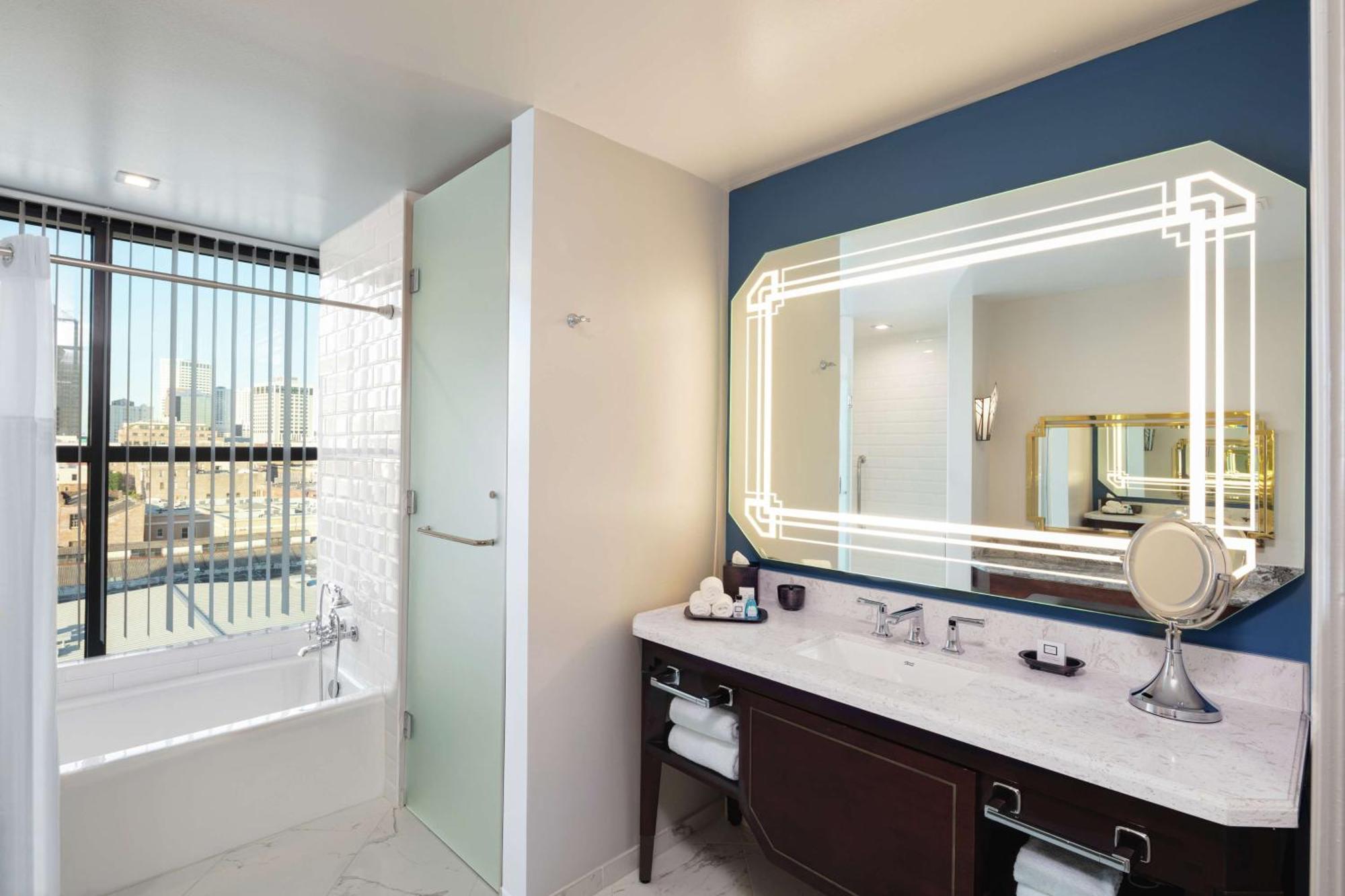 The Higgins Hotel New Orleans, Curio Collection By Hilton Exterior photo